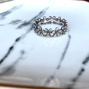 Pandora dazzling daisy meadow stackable ring